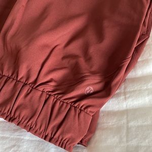 Lululemon size 4 brand new joggers never worn no tags